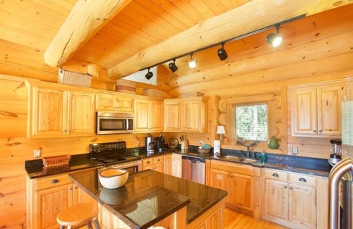 Pittman Center Cabin | Dreaming Bear Cabin - Gorgeous View, 5 BR, Game Room, Hot Tub