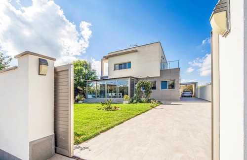 Riba-roja de Turia House | Dreaming of cozy vacations with your family in Spain?