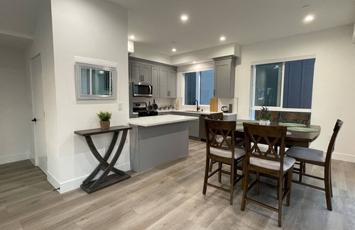 Wilshire House | Dreamy Hollywood Art House