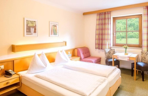 Huettschlag Hotel | Dreibettzimmer "edelweiss" 1-2 ÜN Sommer - Hotel Almrösl