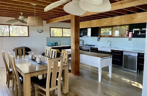 The Gardens House | Driftwood Bay of Fires - A spacious and luxurious scandinavian style beach house