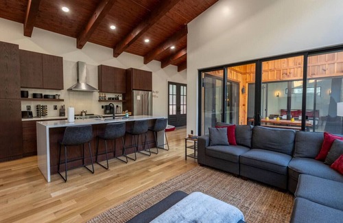 Rogers Cabin | Drop Red Gorgeous Cabin
