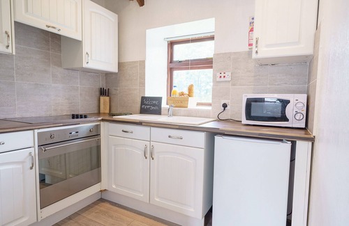 Thornhill Cottage | Drumlanrig Cottage - Sleeps 4 in 2 bedrooms with own hot tub