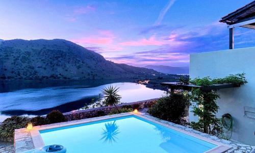 Kavallos House | Du Lac Omega Villa Privater Pool