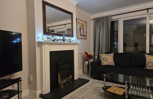 Ongar House | Dublin - 3 Bedroom Cosy Home - Sleeps Max 7