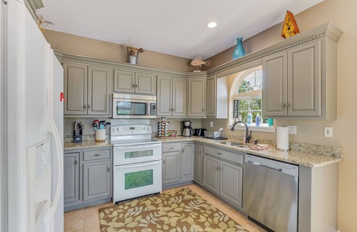 Houston House | Ducktail Pointe: 5 BR, 3 BA House in Houston, Sleeps 14