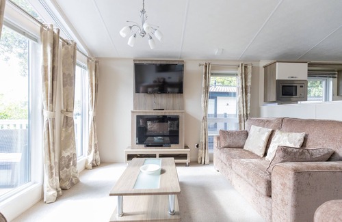 Mudeford Cottage | Dun a Ri - a Sandhills lodge providing a coastal sanctuary.