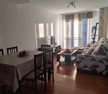 Naron Apartment | Duplex en Narón. 4 hab. 3 baños