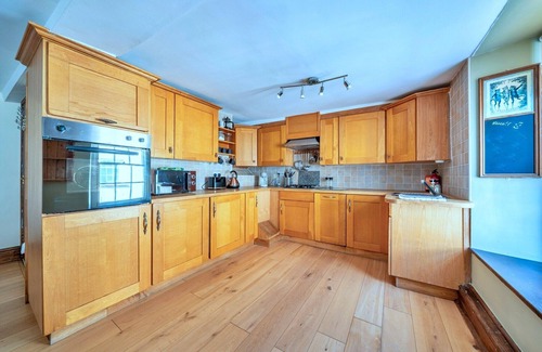 Brecon Apartment | Duplex in Brecon with Rooftop Terrace