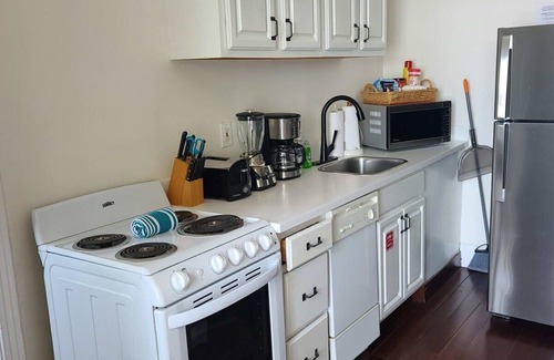 Downtown Apartment | Duval Street Suites full kitchen, free parking, heated pool