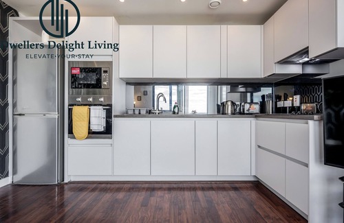 Basildon House | Dwellers Delight Living Serviced Accommodation , 2 Bed Penthouse, Basildon