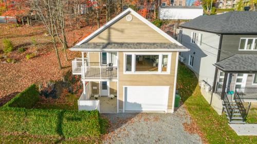 Sherbrooke House | Dynamite 2-Bedroom House, Garage, Sleeps 6