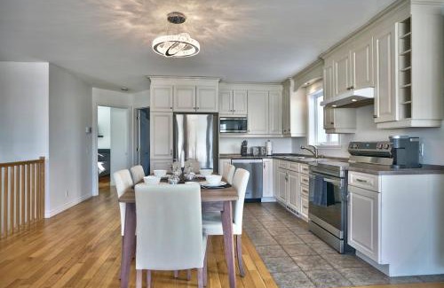 Sherbrooke House | Dynamite 2-Bedroom House, Garage, Sleeps 6