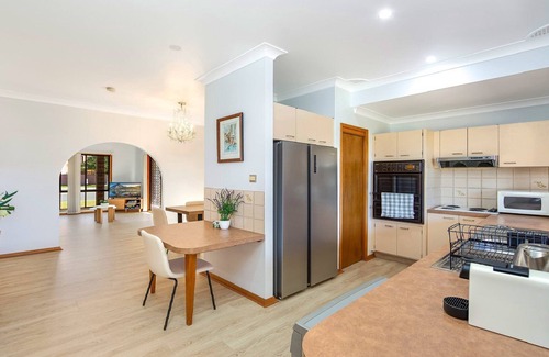 Blue Bay House | E RETREAT by the Bay by HolidayCo.