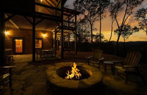 Aska House | Eagle Ridge - Luxury Mountain View Home wFire Pit
