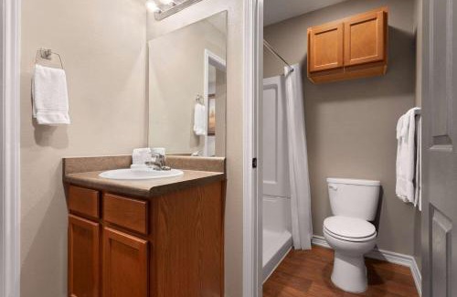 Cotulla Hotel | Eagle's Den Suites Cotulla a Travelodge by Wyndham