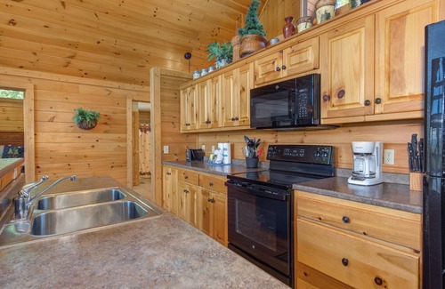 Black Bear Falls Cabin | Eagles Point Lodge
