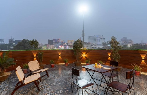 Civil Lines House | Earthen home in Prayagraj, India