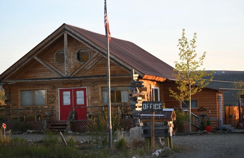 Healy Cabin | Earthsong Lodge - FAMLY