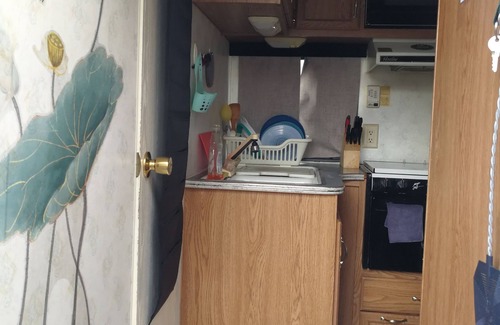 Burnaby House | East Burnaby RV trailer, close to amenities