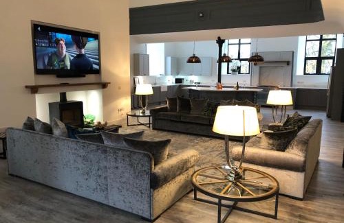 Strathaven House | East Church House, Unique 9 bedroom Church, Historic Market Town.