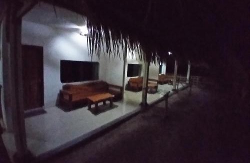 Labuhan Lombok House | East Lombok Dive Hotel - 3 private rooms on the beach