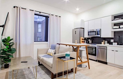 Capitol Hill Bed & Breakfast | Eastern Market & METRO Accessible, Modern Charm, Walk Everywhere!