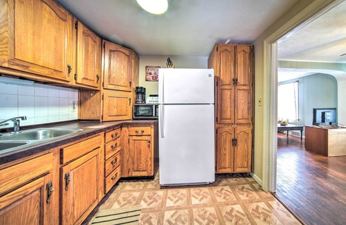 Eastlake House | Eastlake Home w/Patio < 1 Mi to Lake Erie!