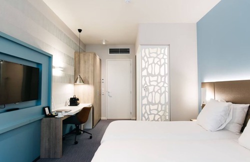 Weert Hotel | Easy Comfort with Quick Access to Attractions! Onsite Dining and Parking!