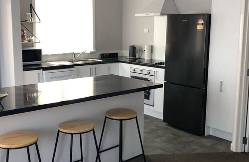 Matamata House | Easy stroll into town. Quality 3-bedroom accommodation in the heart of Matamata