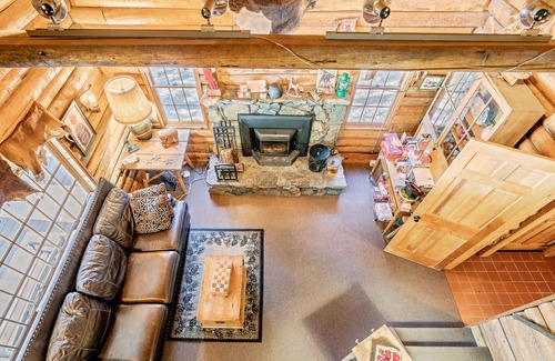 Pine Mountain Club Cabin | Eat Bacon & Ice Cream in a Log Cabin! PMC Guest Cards/Pool Included!