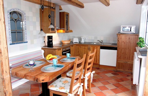 Galmsbull Apartment | Ebb and flow - thatched roof house, garden, sauna