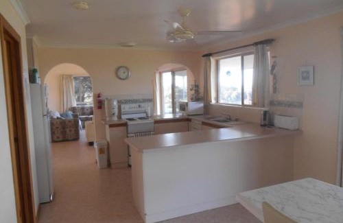 Dalrymple House | Ebb N Flow Beach House - Stansbury