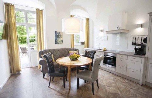 Klosterlangheim Apartment | Ebenerdige FeWo mit 2 Schlafzimmern und 2 Bädern