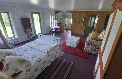 Sainte-Marcelline-de-Kildare Cabin | eco-friendly straw house