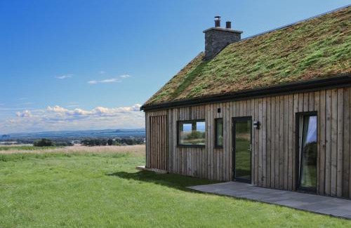 Leven House | Eco-Lodge with hottub sea view Charleton Estate
