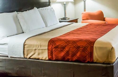 Burlington Cabin | Econo Lodge Burlington I-40