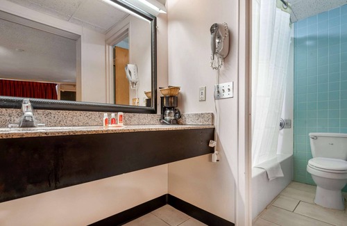 Cortland Hotel | Econo Lodge Cortland Downtown