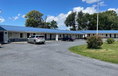 Mechanicsburg Cabin | Econo Lodge