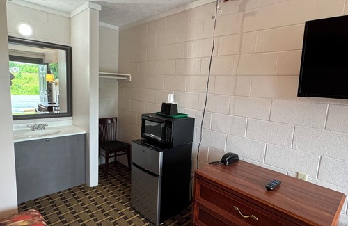 Crossville Hotel | Economy Inn Crossville