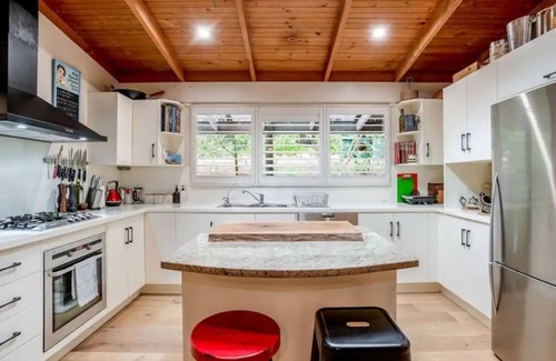 Aldgate House | Eden Gardens in the scenic Adelaide Hills (Aldgate village)