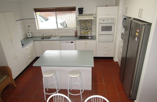 Para Wurlie House | Edith's Magnificent Views Dog friendly Off Peak Special!