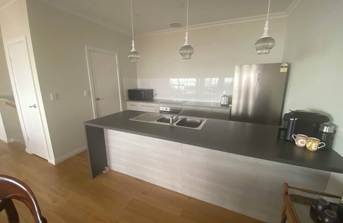 Melville House | Edithburgh Sea Views-2 storey holiday home with pool table! Off peak special!