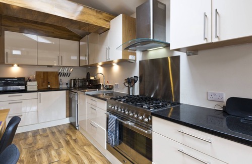 Runnymede House | Egham House serviced apartment near Staines, Windsor, Ascot, Heathrow -sleeps 6
