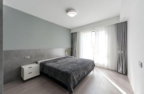 Huangpu Apartment | EHUB - Walk to Yuyuan Garden, the Bund and People's Square, Boutique 3Bedroom Fully Equipped Family APT , very close to Subway