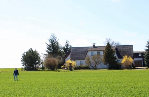 Schonfeld House | Ein Bett im Kornfeld - Haus Weitblick - mit Innenpool