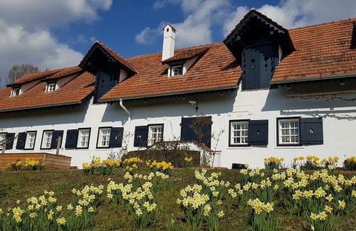 Loipersdorf bei Fuerstenfeld Apartment | Einzigartiger Vierkanthof