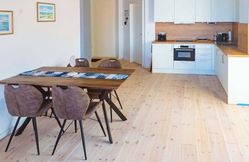 Barth Apartment | Eismöwe Summary: Harb