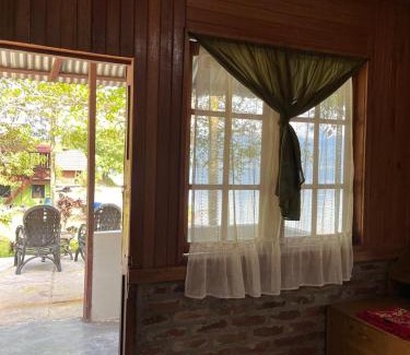Maninjau Hotel | Eka's Bungalows
