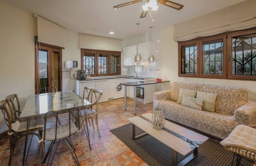 Villanueva de Avila House | El Encanto del Alberche 'Casa 1' with Mountain View, Shared Pool and Wi-Fi